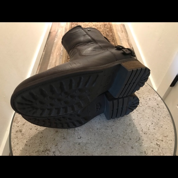 UGG Women’s Ankle Boots, Black & Brown, size 7 - Picture 4 of 4